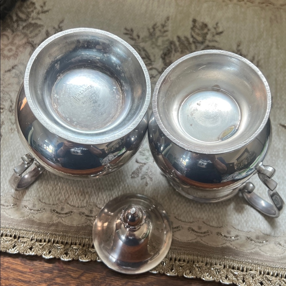 Vintage Wallace Silver-plated Sugar Bowl and Creamer Set - Picture 5 of 8